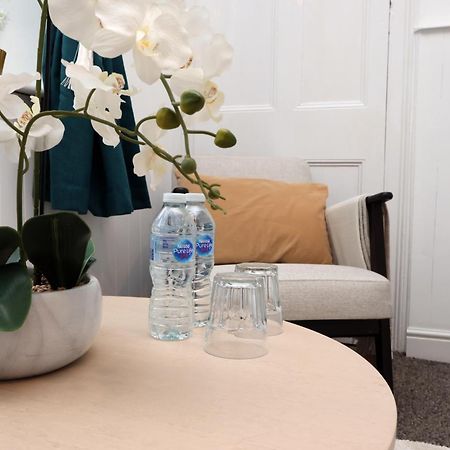 Cardiff City Guesthouse, Central Rooms, Fast Wi-Fi, On-Street Parking Exterior foto