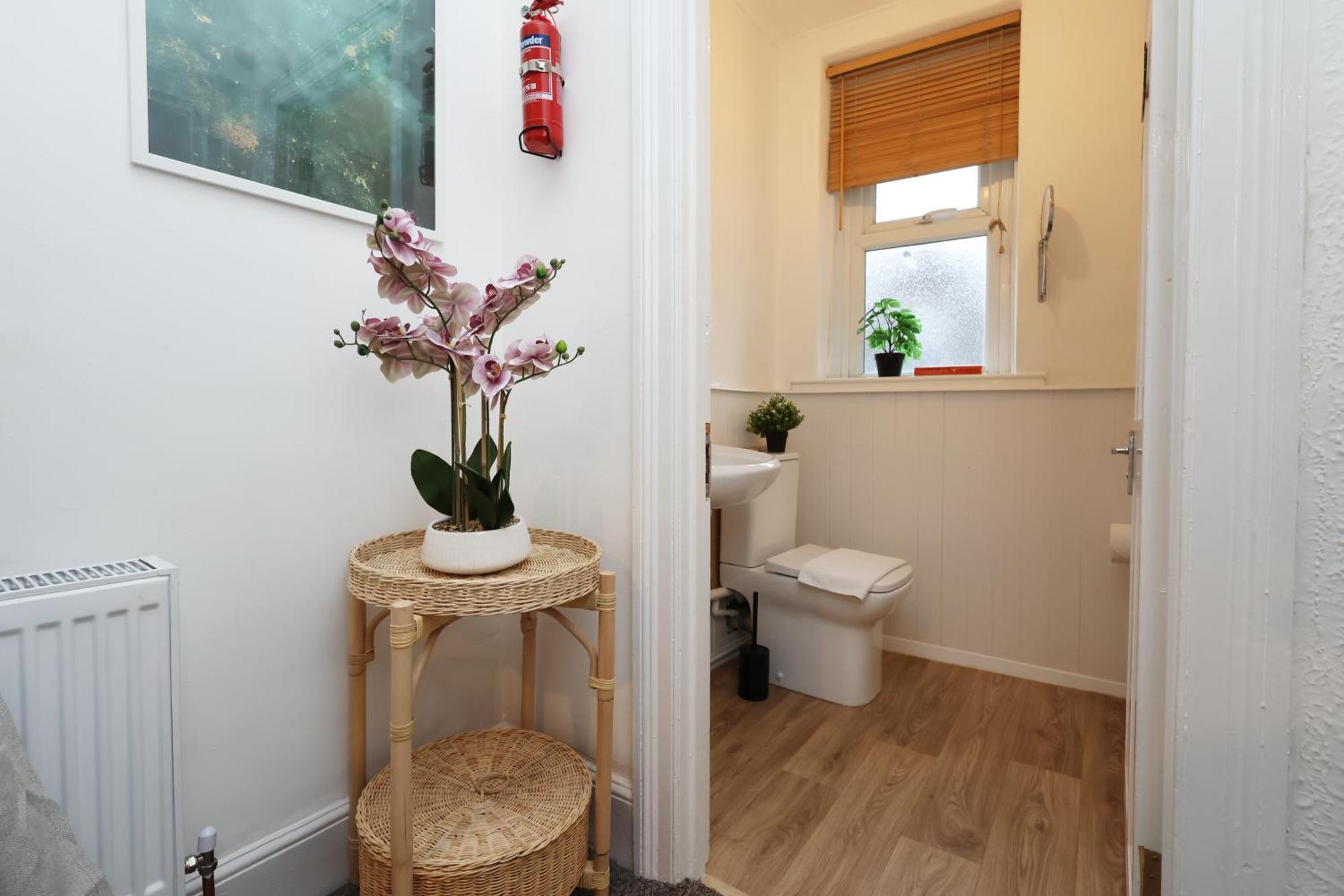 Cardiff City Guesthouse, Central Rooms, Fast Wi-Fi, On-Street Parking Exterior foto